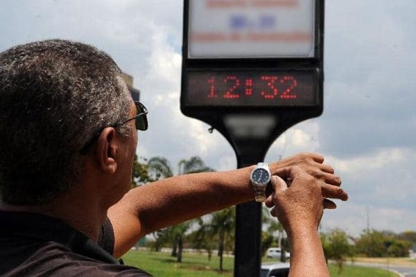 MME mantém recomendação para extinguir horário de verão