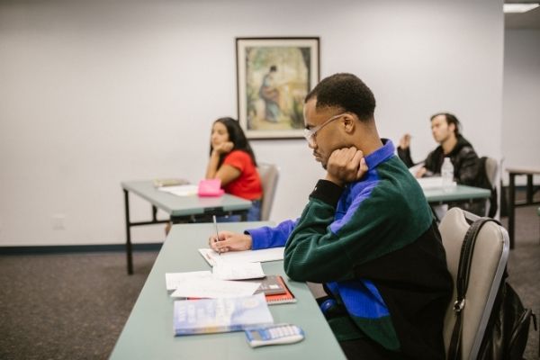 CIEE/MG divulga vagas de estágio para ensino superior e técnico