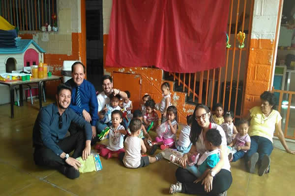 Estudantes se mobilizam para alegrar o Dia das Crianças
