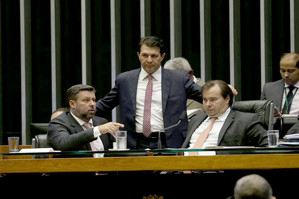 Rodrigo Maia marca votação da reforma da Previdência para 2018
