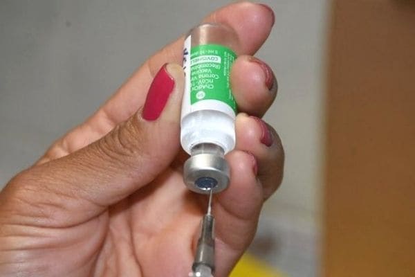 Contagem recebe mais de 6 mil doses da CoronaVac e deve ampliar vacinação