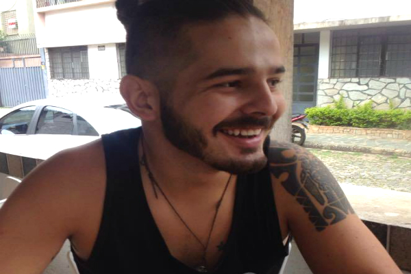 Amigos e familiares pedem justiça pela morte de jovem na porta de casa noturna
