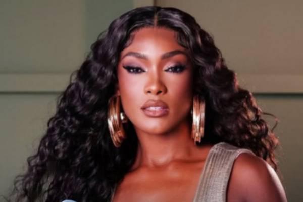 Erika Januza é internada no Rio após cólicas renais