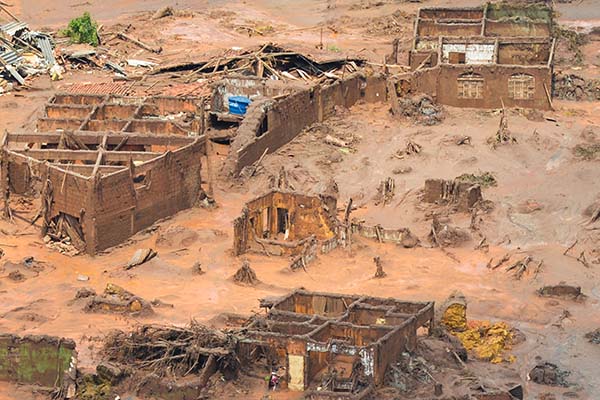 Ministro diz que Samarco pode voltar a operar no segundo semestre