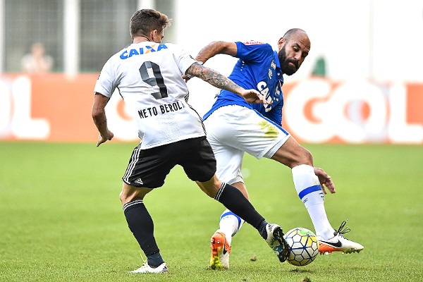Fábio sofre lesão no início do jogo e Cruzeiro empata com o Coritiba