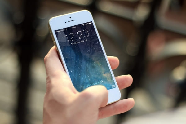 Atualização automática antecipa horário de verão de celulares da TIM