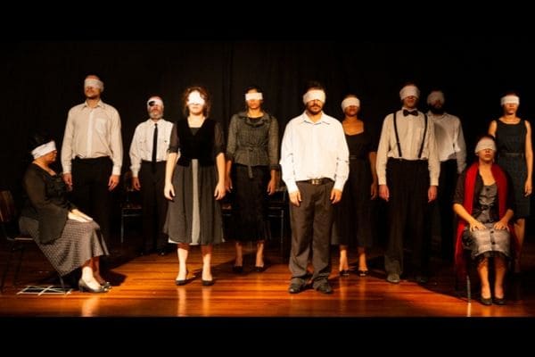 Alunos de curso de teatro de Contagem estreiam peça baseada em obra de José Saramago