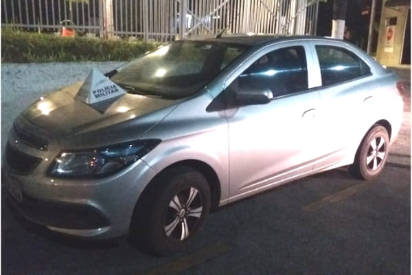 Homem rouba carro em Mateus Leme e é preso em Contagem