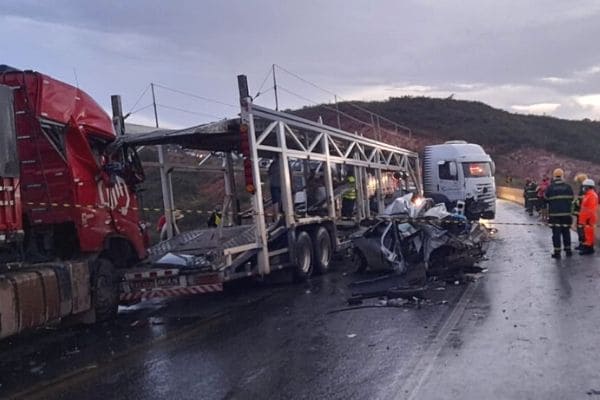 Veículo de Contagem se envolve em acidente fatal