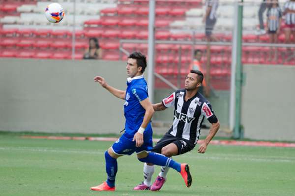 Atlético goleia URT e volta para a vice-liderança
