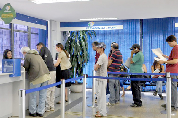 INSS reduz agendamento presencial