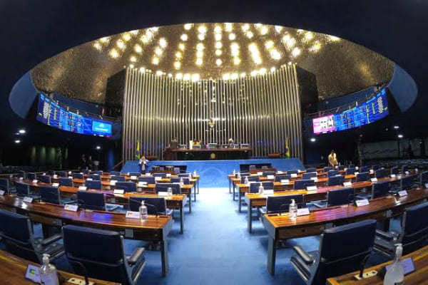 Pesquisa para o Senado em Minas Gerais surpreende políticos tradicionais 