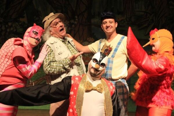 “A Fantástica Floresta” entra em cena na praça da Jabuticaba