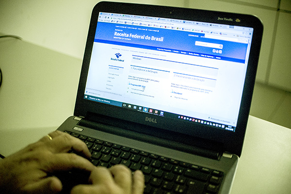 Receita paga nesta quinta-feira sexto lote de restituição do IR