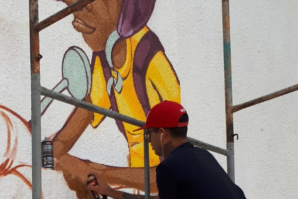 Evento reúne cerca de 40 grafiteiros em parque de Contagem