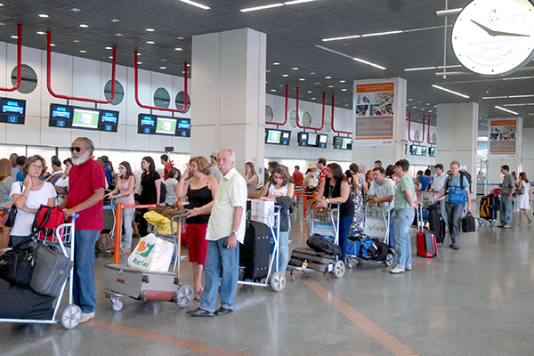 Anac recomenda chegar mais cedo aos aeroportos na alta temporada