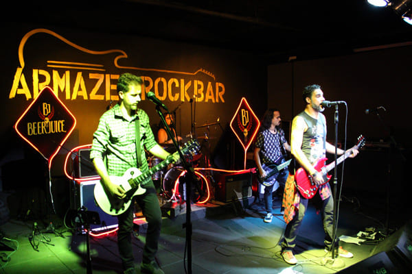 Banda Beerjuice lota o Armazém Rock Bar
