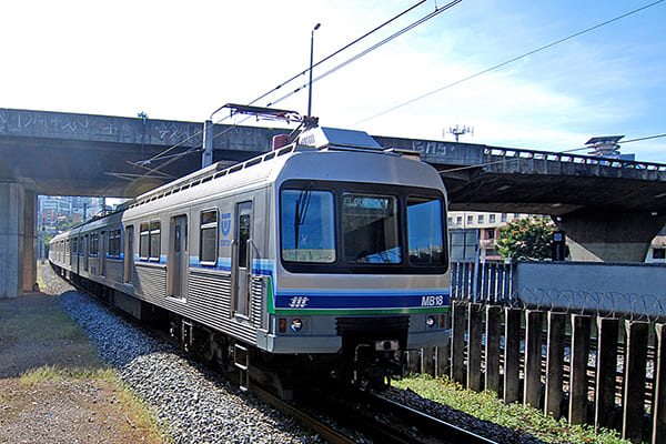 Metroviários decidem encerrar greve e trens voltam a circular