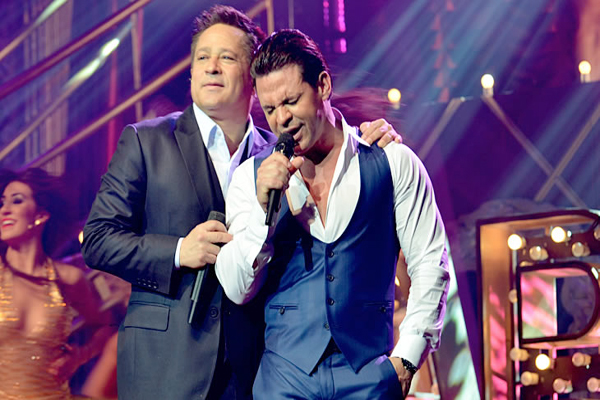 Leonardo e Eduardo Costa apresentam o show Cabaré em Contagem