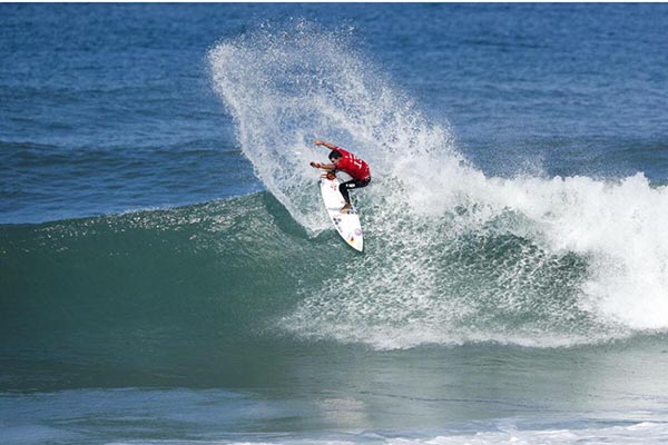Mineirinho vence etapa brasileira da Liga Mundial de Surfe