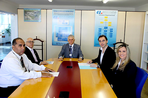 CIEE/MG renova convênio com UFMG