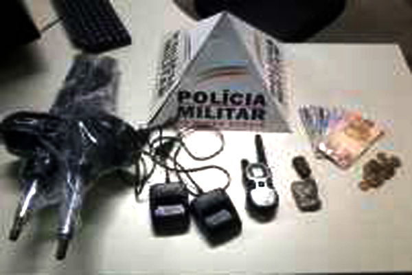  PM apreende menor com droga e prende suspeito de assalto