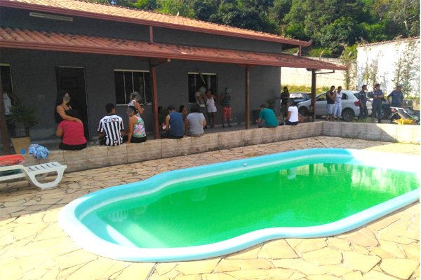 Criança morre afogada em piscina de sítio 