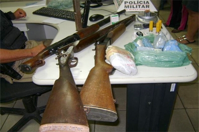 Traficantes trocam tiros com polícia