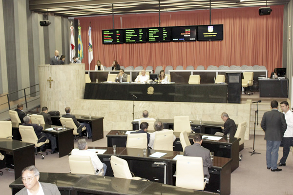 Vereadores aprovam projeto polêmico em Contagem