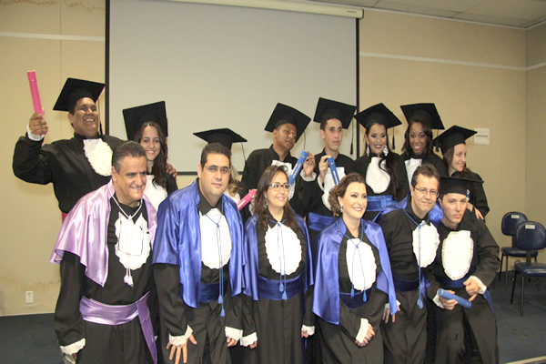 Nova Faculdade realiza e comemora formaturas