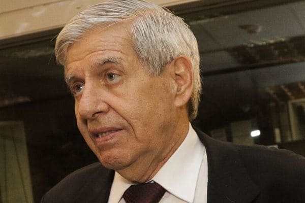 Ministro do GSI testa positivo para o novo coronavírus