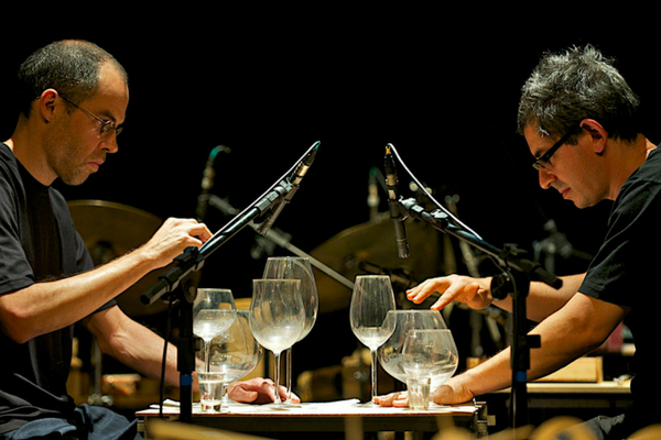 Músicos compartilham experiências com público, em Contagem
