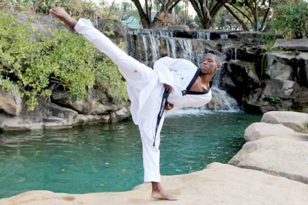 Atleta contagense disputa Pan-Americano de Taekwondo