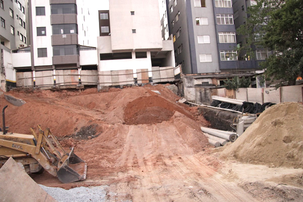 Após desabamento, construtora toma medidas emergenciais