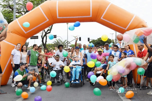 Evento de lazer inclusivo é realizado na Praça da Glória