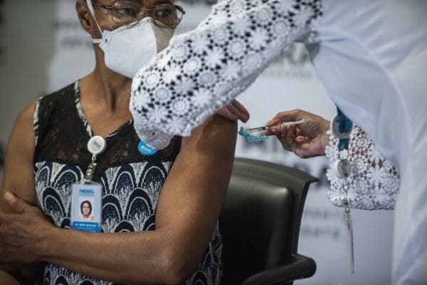 Contagem recebe as primeiras doses da vacina contra a Covid-19