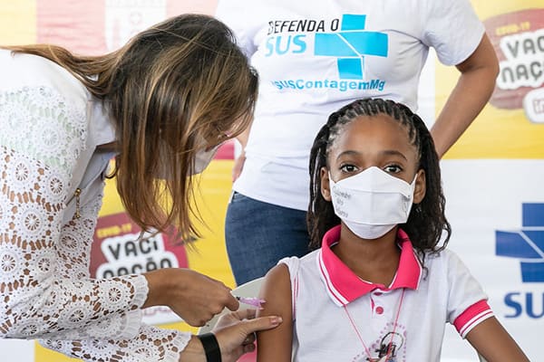 Contagem inicia a imunização de crianças contra a Covid 19