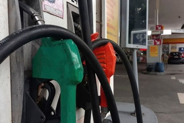 Petrobras anuncia redução do preço da gasolina nas refinarias