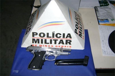 PM prende motorista infrator com arma de fogo