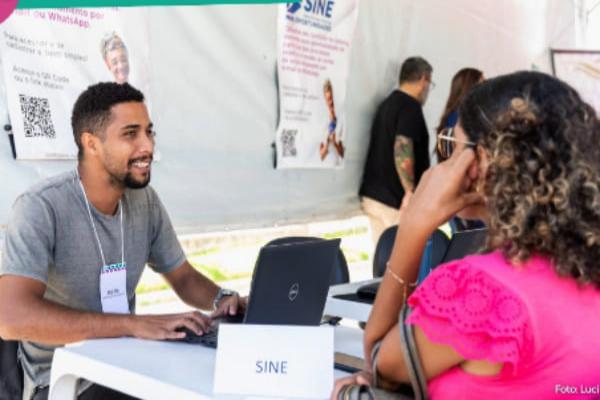 Mutirão de Empregos oferece vagas para auxiliar de qualidade em Contagem