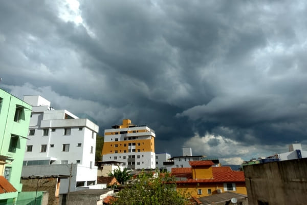 Quinta-feira deve ter pancadas de chuva em Contagem