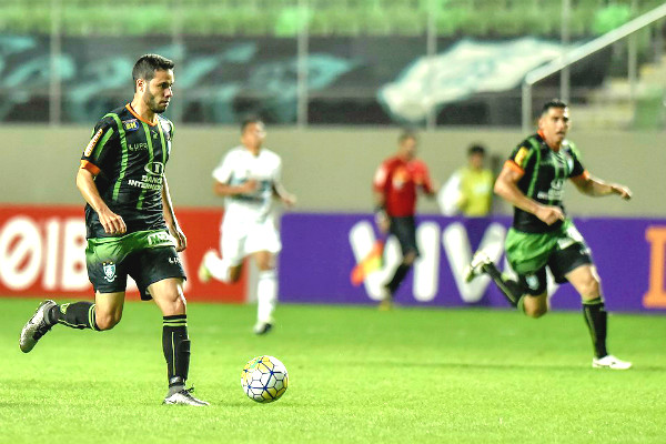 América vira jogo contra Coritiba e conquista segunda vitória no Brasileirão