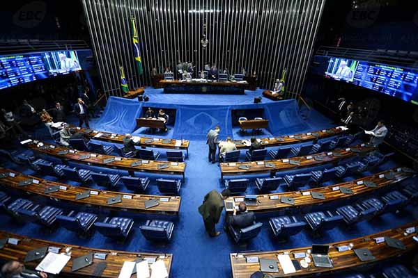 Comissão do Senado rejeita relatório da reforma trabalhista