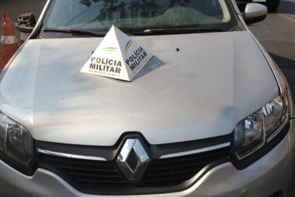 Carro roubado é recuperado no bairro Novo Boa Vista