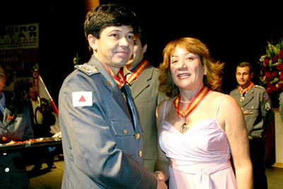 Rosa Mística recebe a mais alta condecoração do Corpo de Bombeiros.