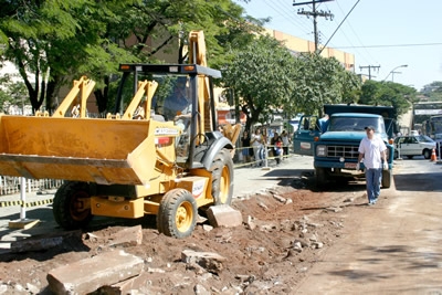 As obras começam em ritmo acelerado.