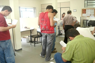 Motoristas lotam o setor de recursos de multas da Transcon