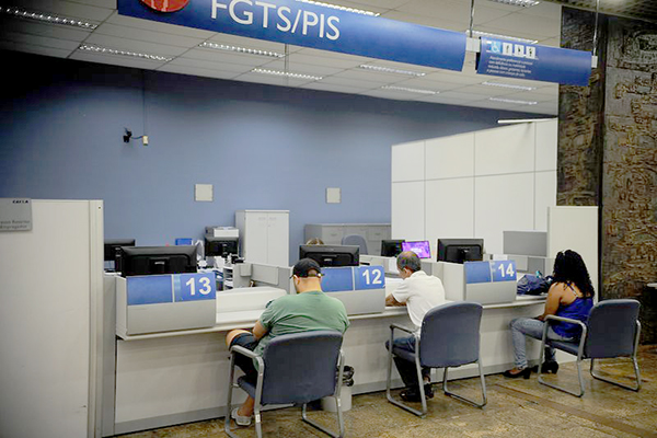 Pagamento do PIS para trabalhadores nascidos em março e abril começa na quinta-feira