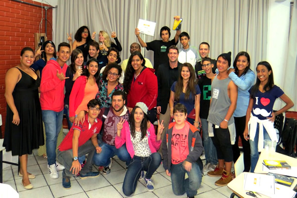 Alunos de escola municipal concluem formação cultural