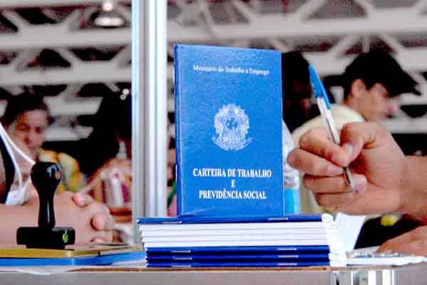 Agências dos Correios poderão emitir carteira profissional sem custo